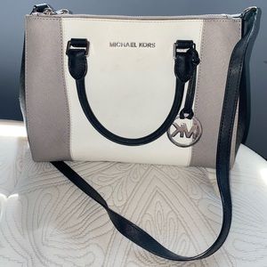 Micheal Kors purse